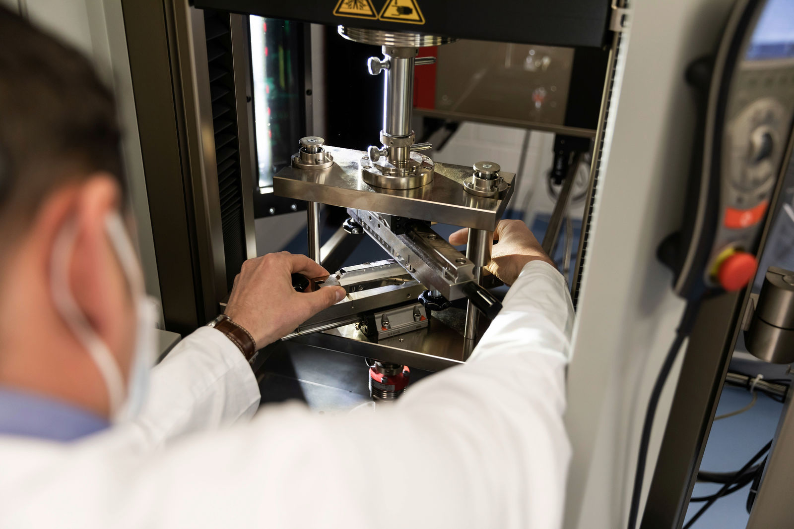 Opening of battery laboratories | Preparing tests to measure the adhesion strength of electrode coatings