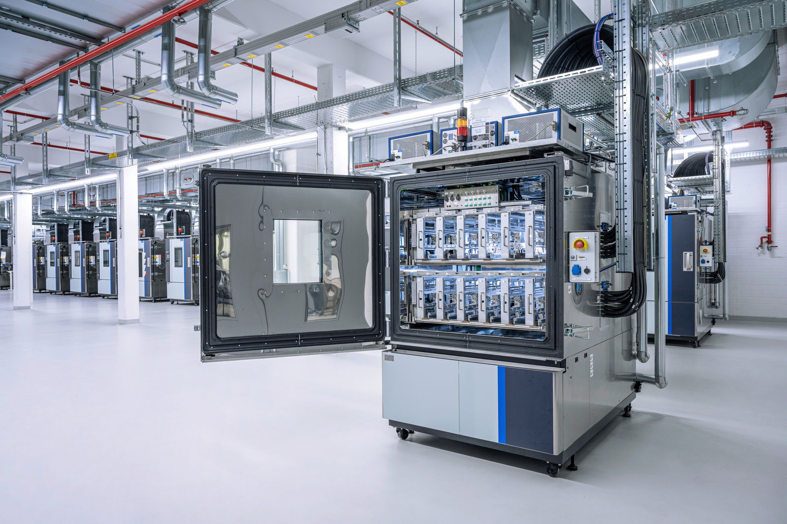 Opening of battery laboratories | Test chamber for automotive cells
