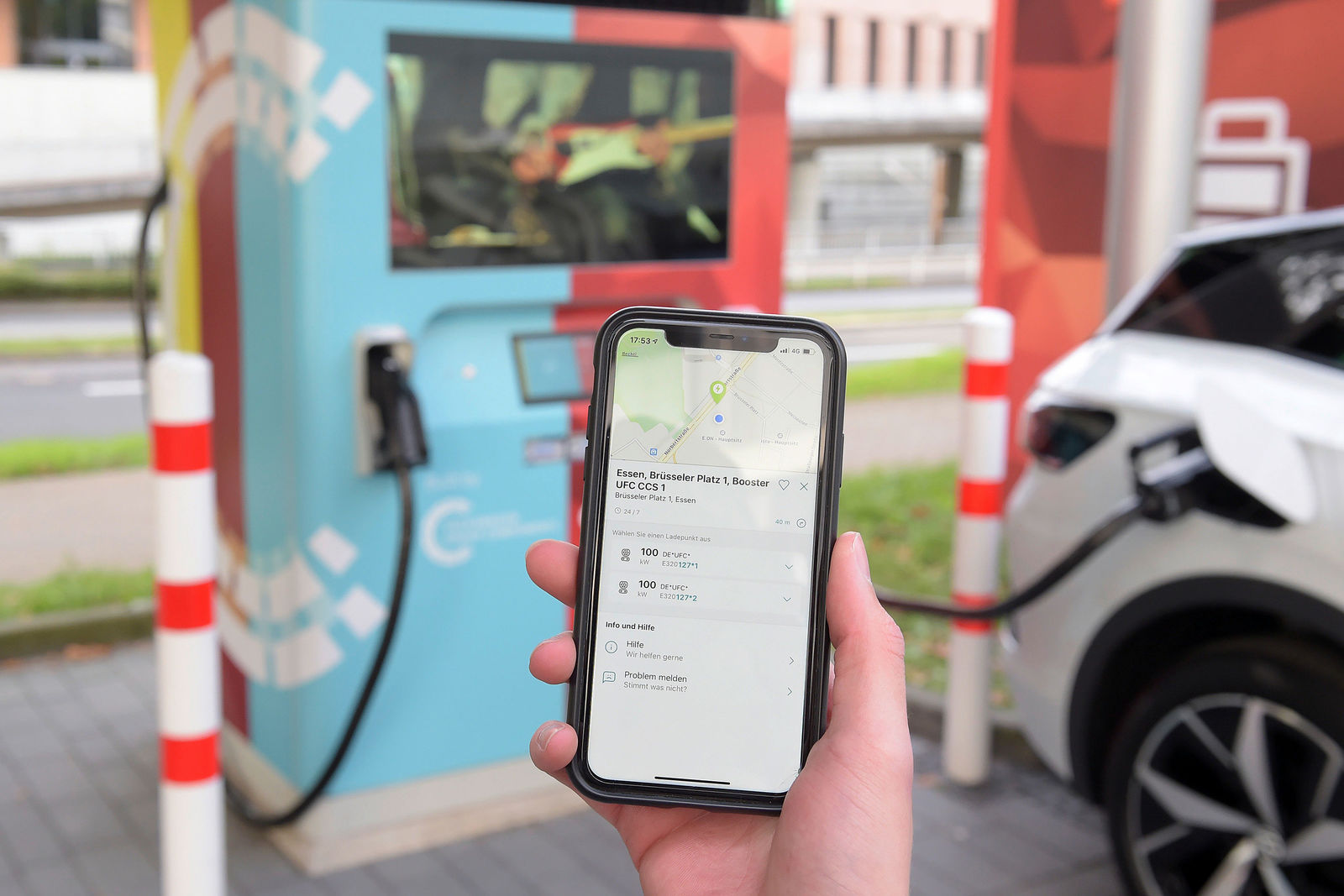 E.ON und Volkswagen bringen Schnelllader mit Speicher-Batterie auf den Markt