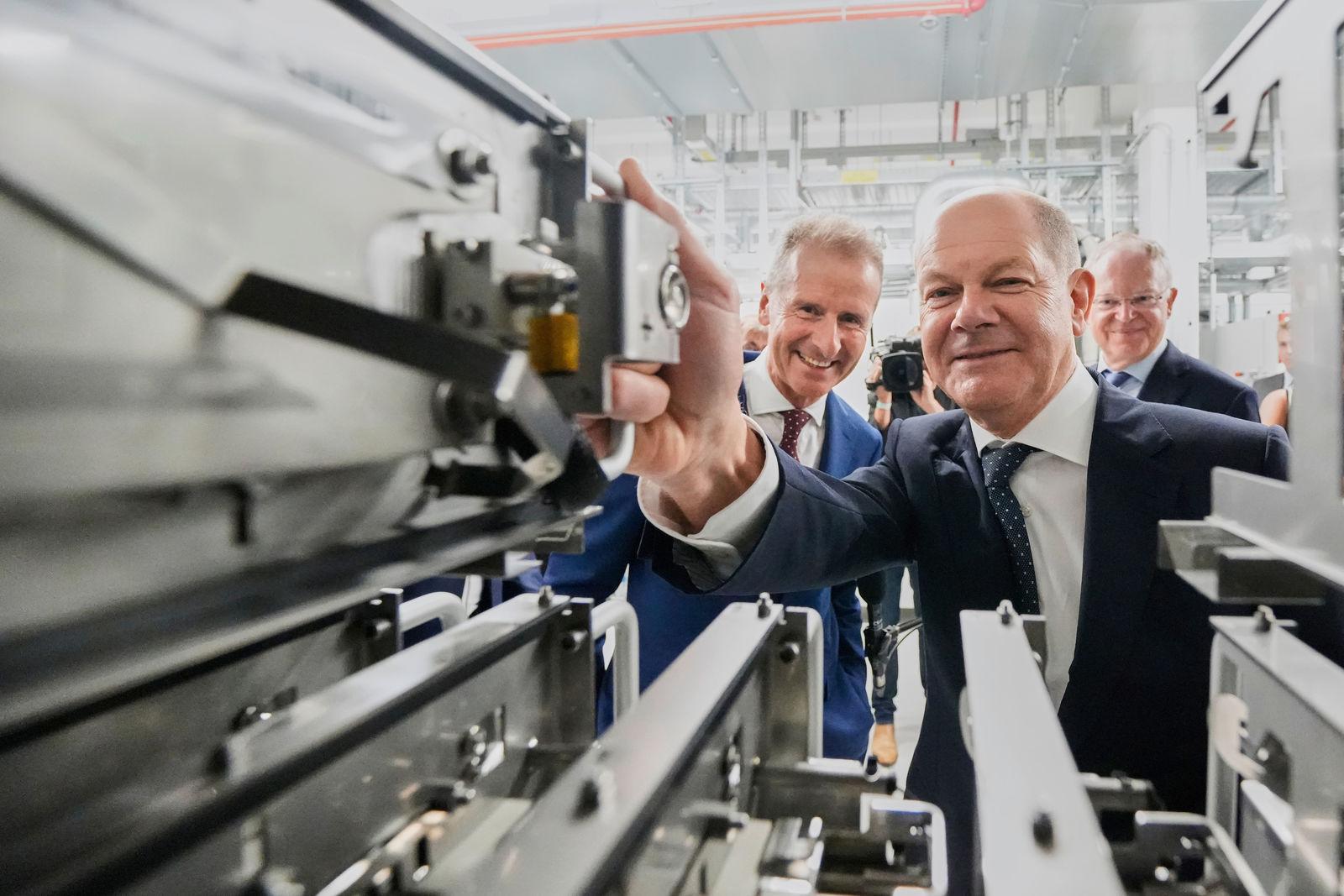 Ground breaking in Salzgitter: Volkswagen enters global battery business with “PowerCo”
