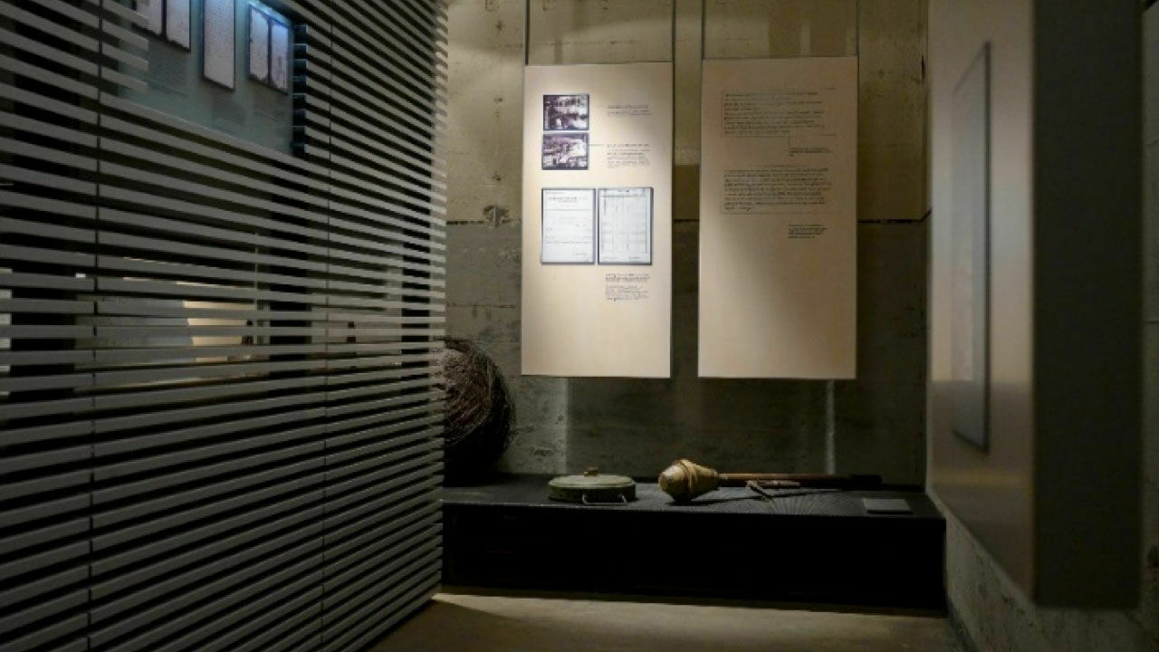 Tellermine und Panzerfaust in Ausstellung