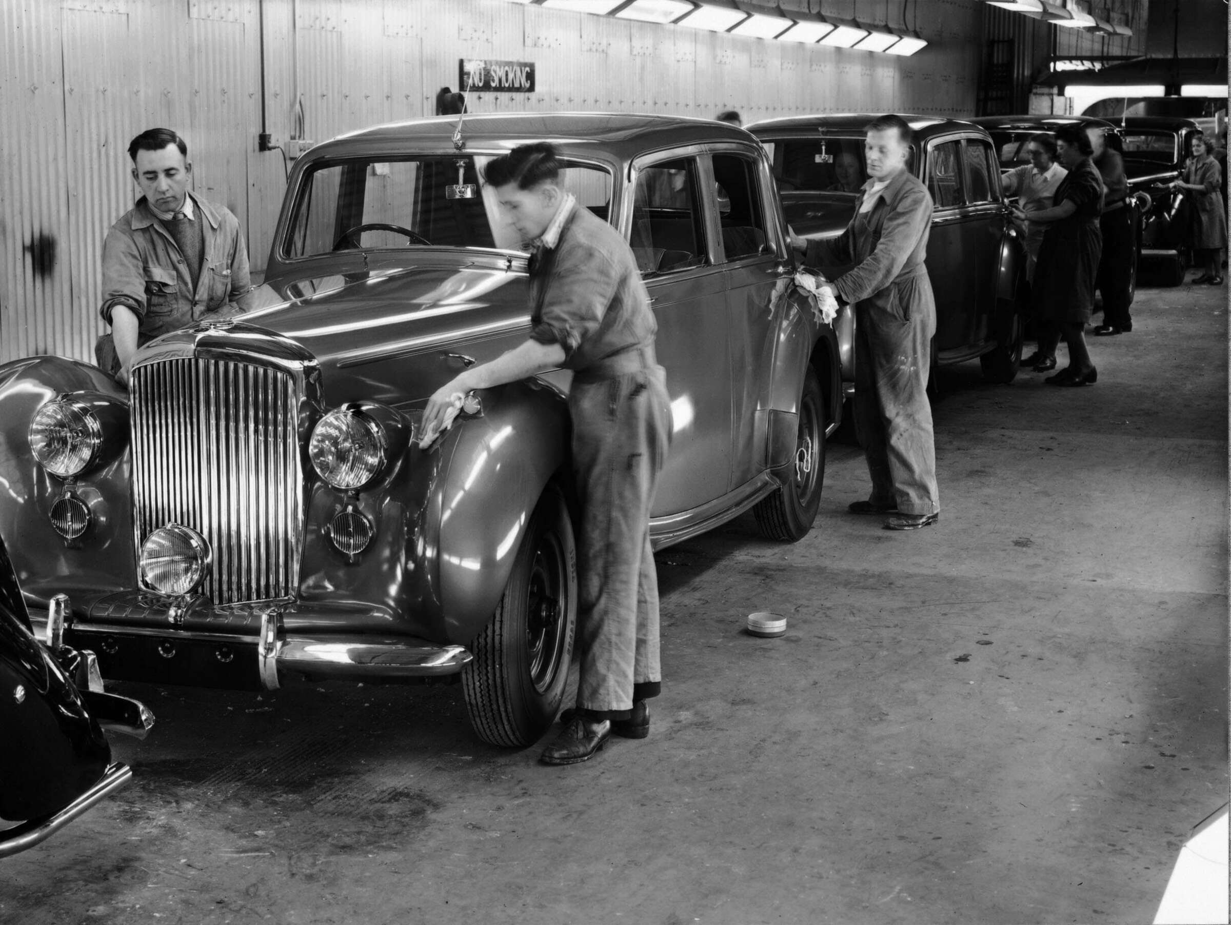 Fertigung des MK VI in Cricklewood