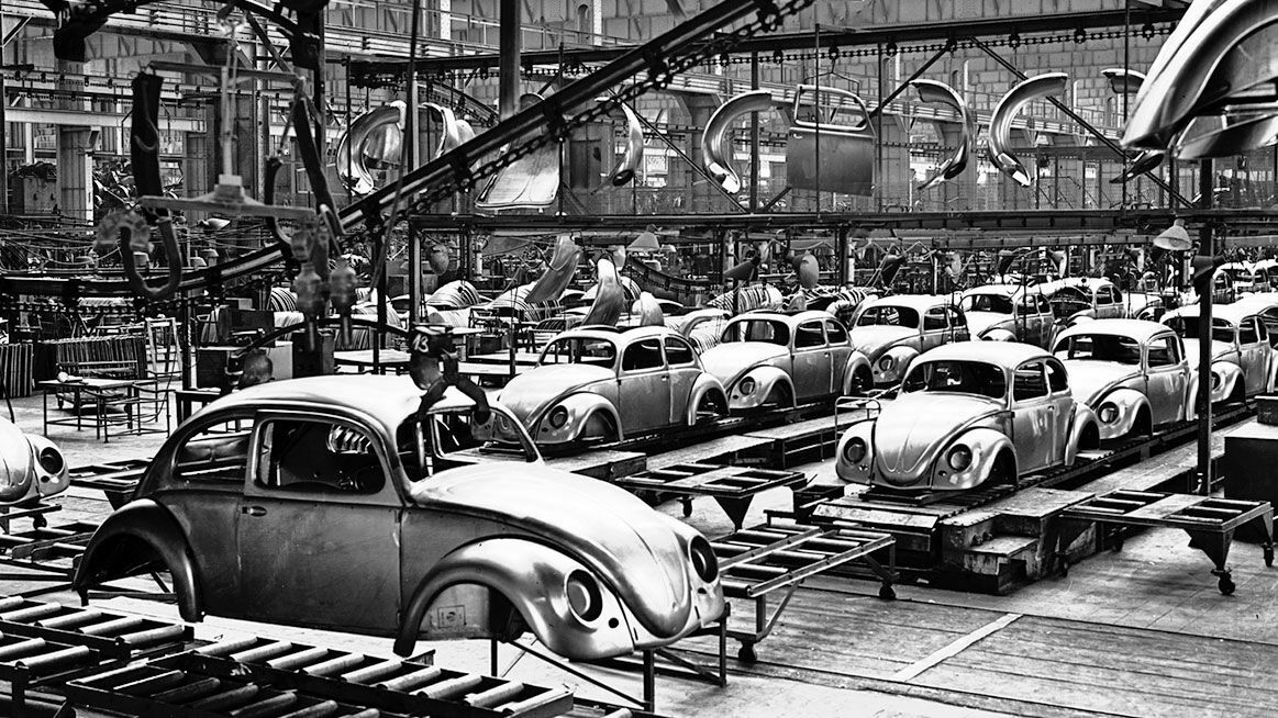 Chronicle 1953: Body shop conveyor belt