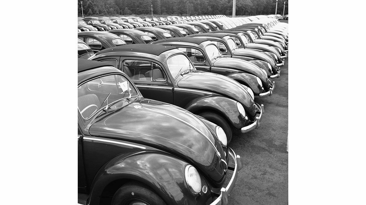 Chronik 1953: Limousinen vor der Auslieferung