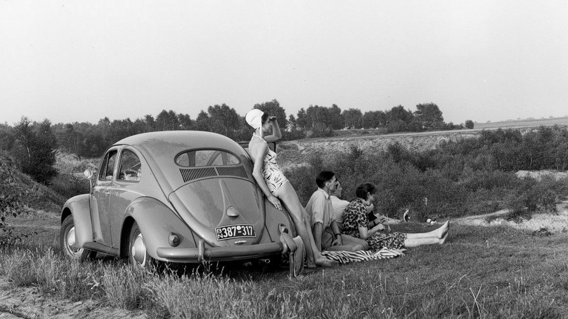Chronik 1954: Freizeit mit dem Volkswagen