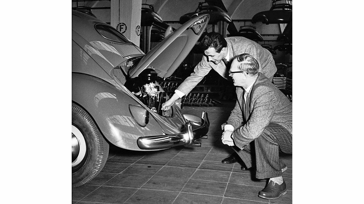 Chronicle 1956: Bubi Scholz visits the Volkswagenwerk
