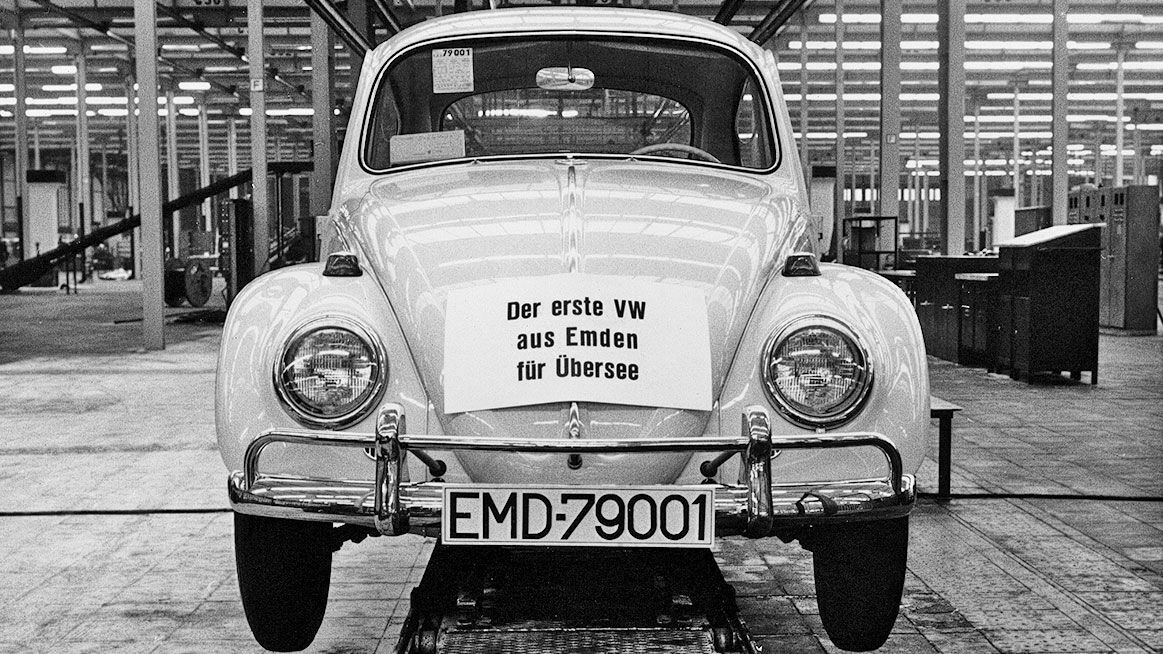 Chronik 1964: Erster Käfer für den Übersee-Export aus Emden
