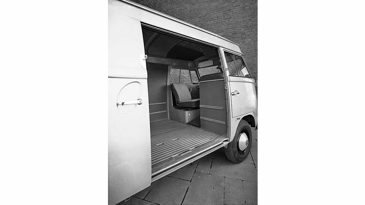 Chronicle 1965: Transporter as a mail van