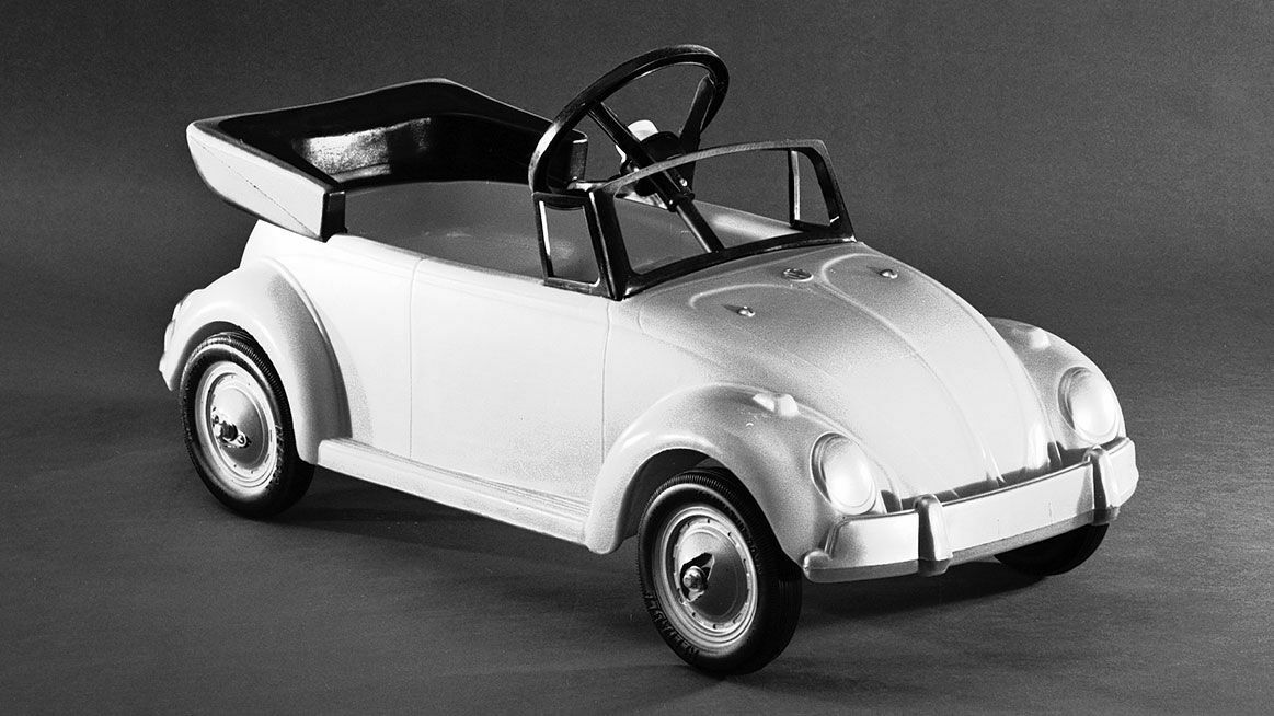 Chronik 1965: Käfer Cabriolet als Kinderfahrzeug