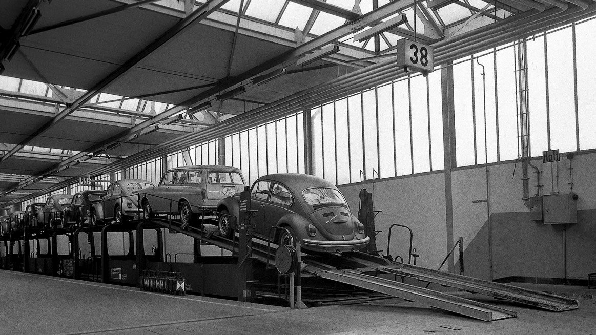 Chronik 1970: Schienentransport aus Wolfsburg