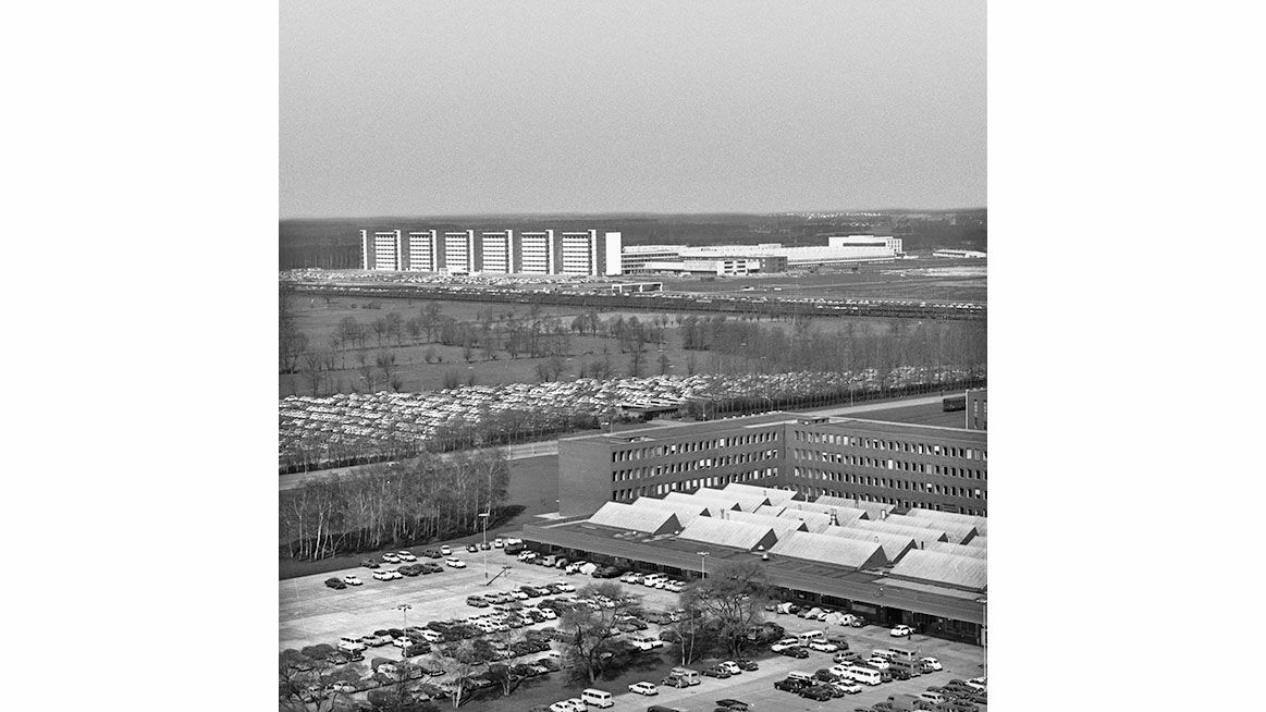 Chronicle 1971: R&D building in Wolfsburg