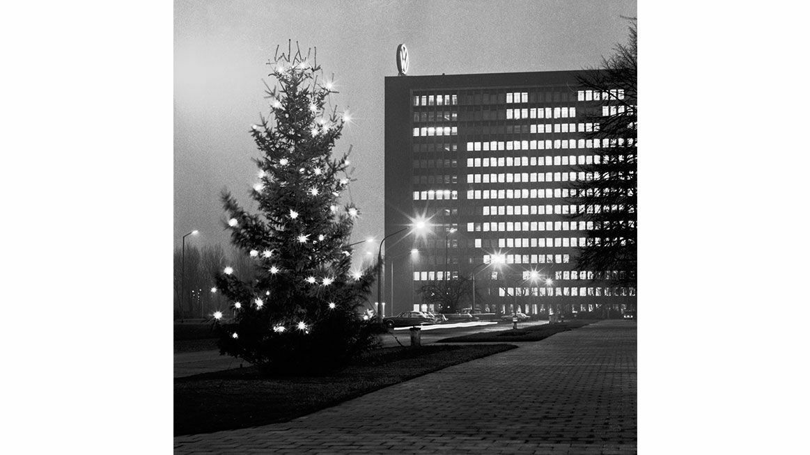 Chronik 1976: Verwaltungshochhaus in Wolfsburg