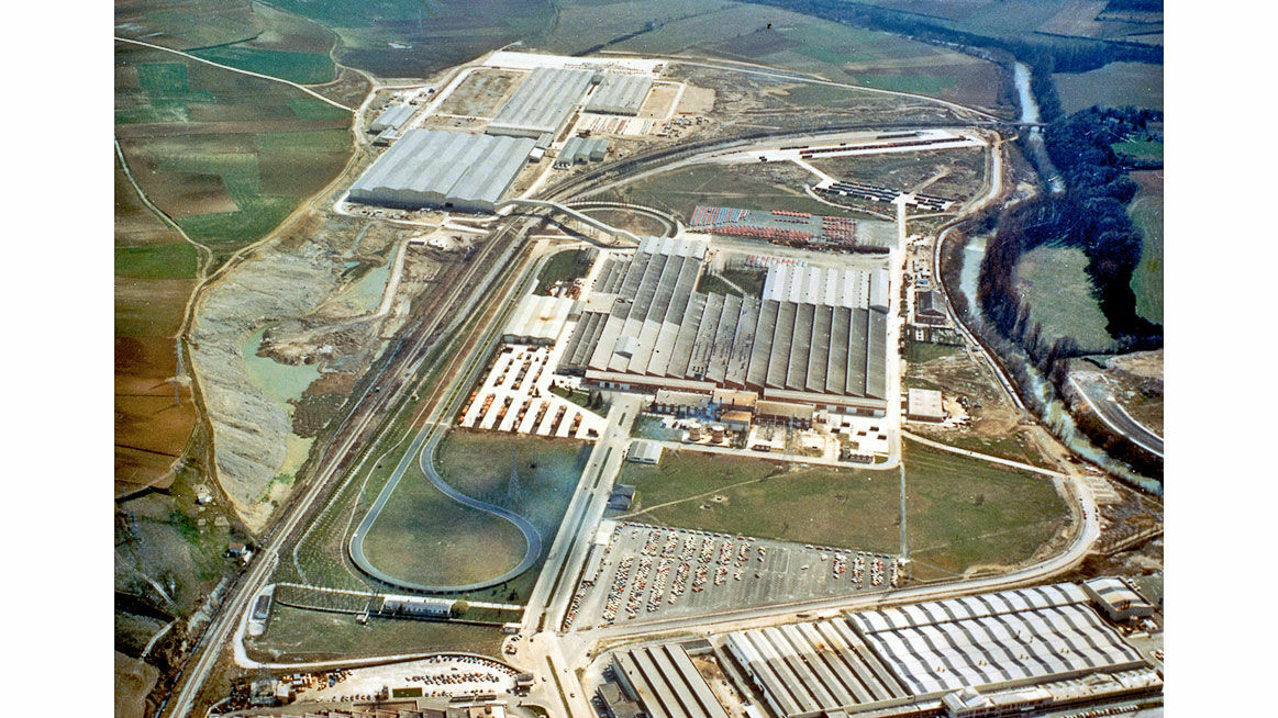 Chronicle 1986: Seat plant in Pamplona