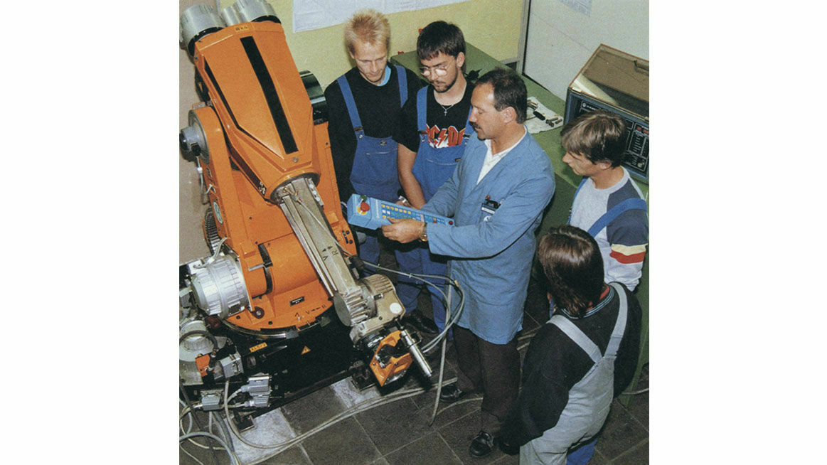 Chronicle 1991: Training center at the Emden plant