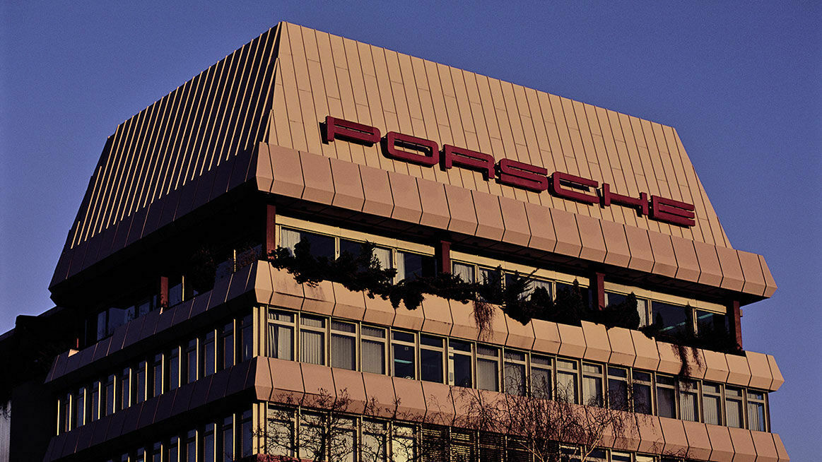 Chronicle 2008: Porsche raises its share in Volkswagen