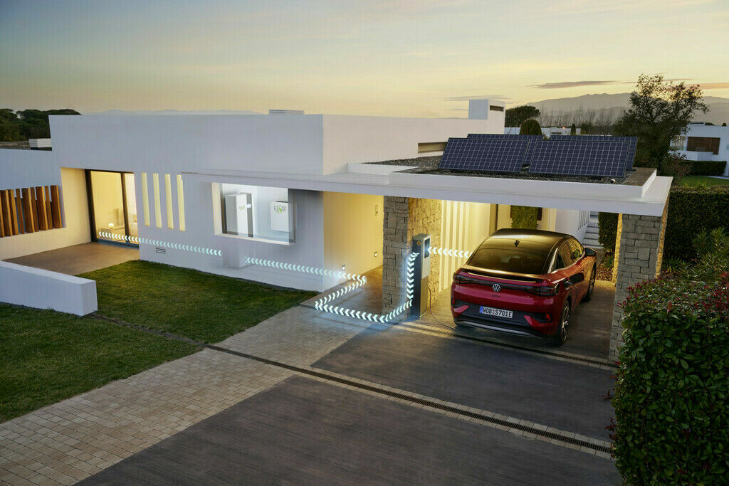 A futuristic house with a Vokswagen in the garage