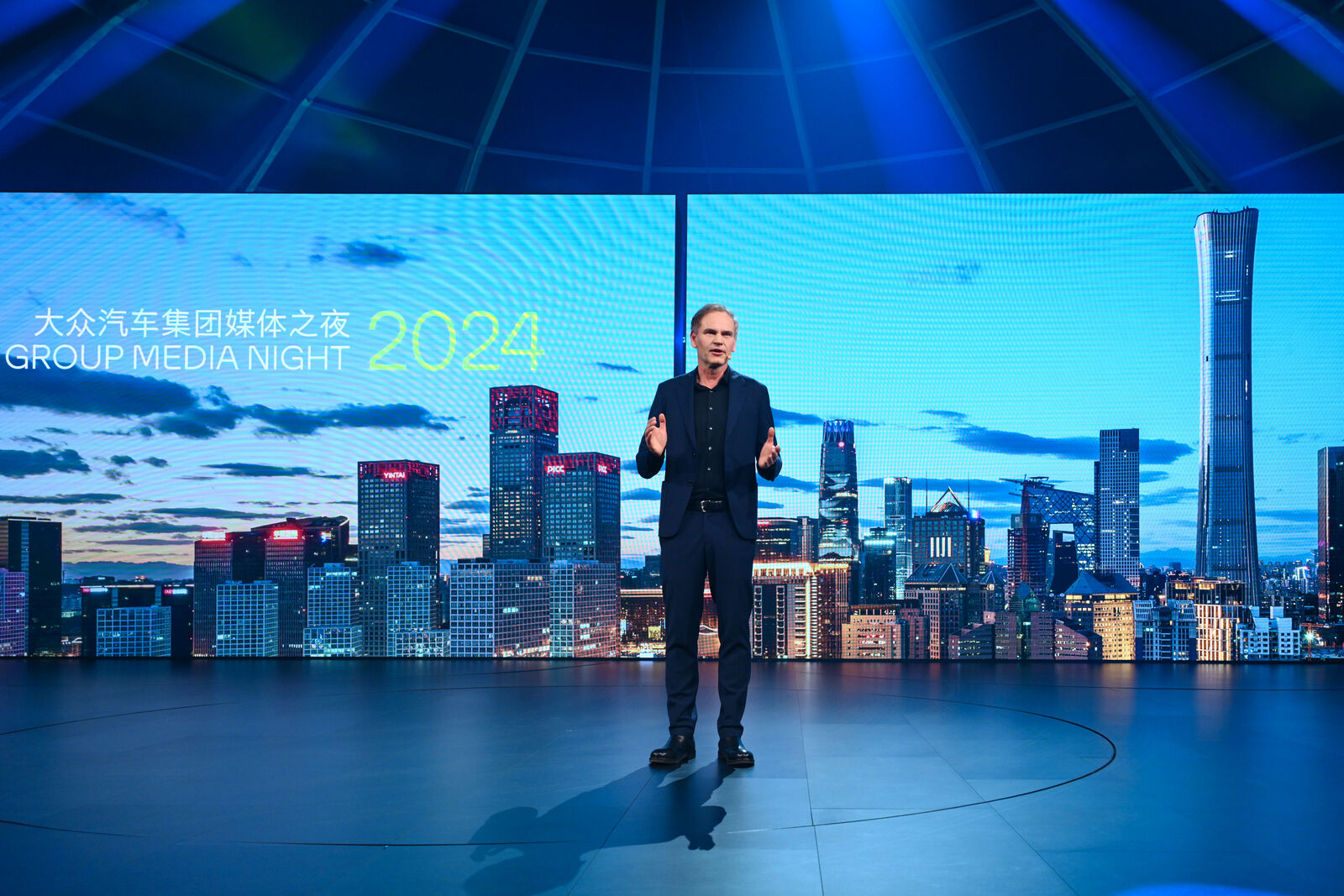 Oliver Blume, CEO Volkswagen Group, spricht auf der Volkswagen Group Media Night 2024 in Peking