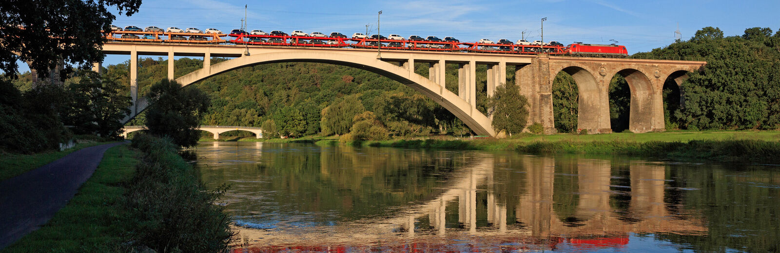 Vehicle transport by car train