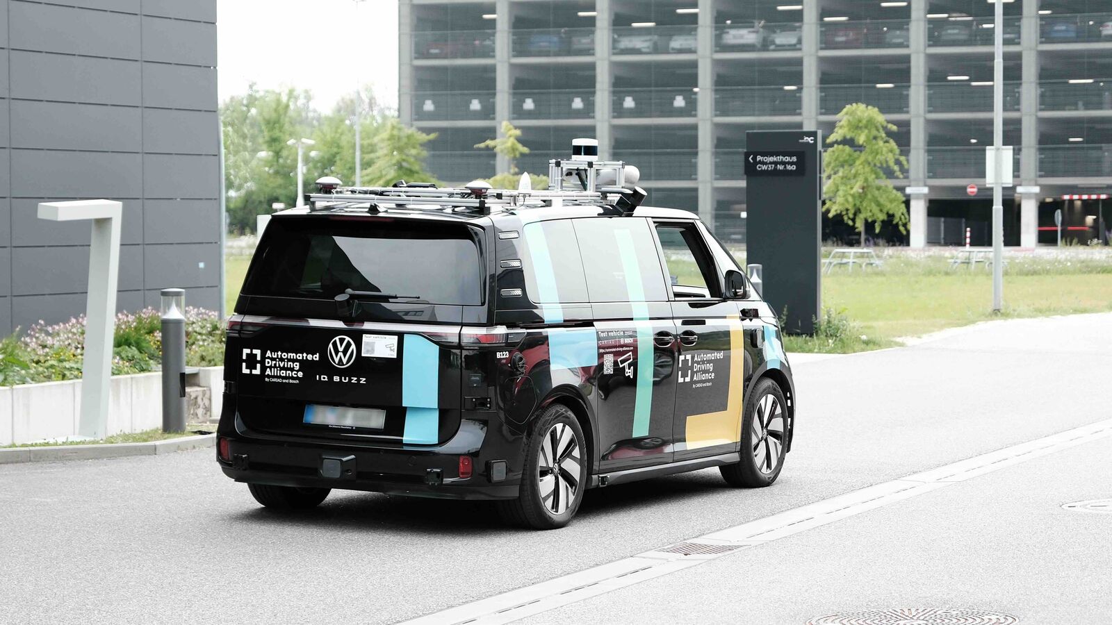 Bosch und CARIAD machen das Automatisierte Fahren mit KI noch sicherer und komfortabler