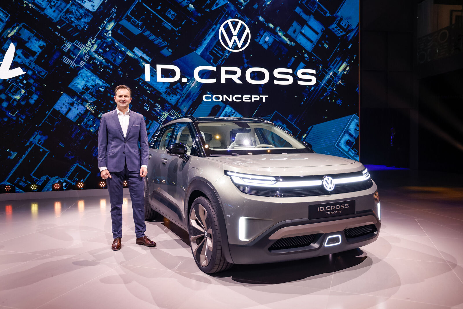 The new ID. CROSS Concept.