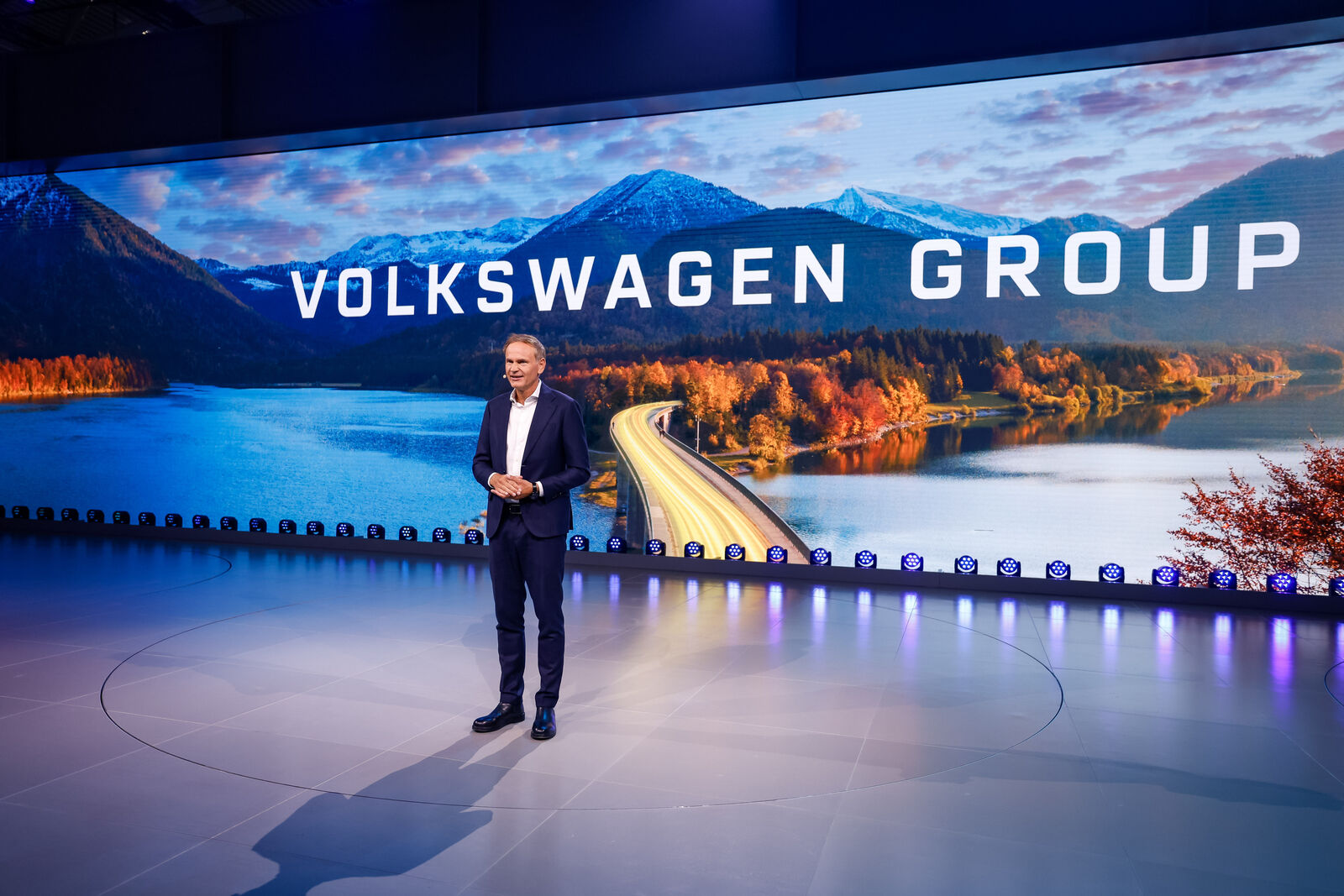 Oliver Blume at the Volkswagen Group exhibition stand.