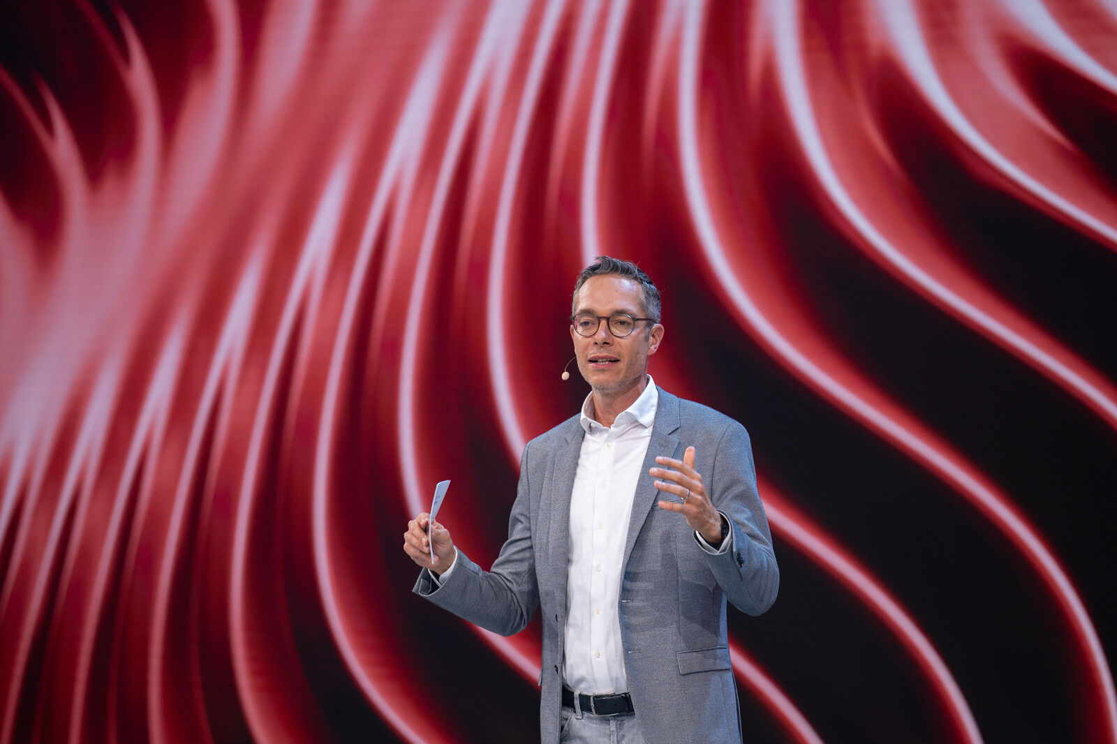 Sebastian Rudolph, Head of Group Communications, während des Panel Talk "Design Drives Distinction"