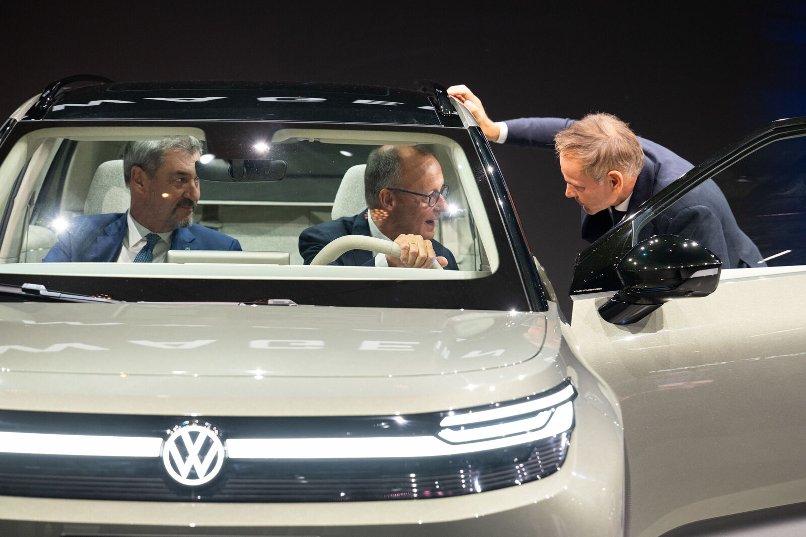 Bavaria’s Minister President Markus Söder, Chancellor Friedrich Merz with Oliver Blume and the ID. Cross Concept.