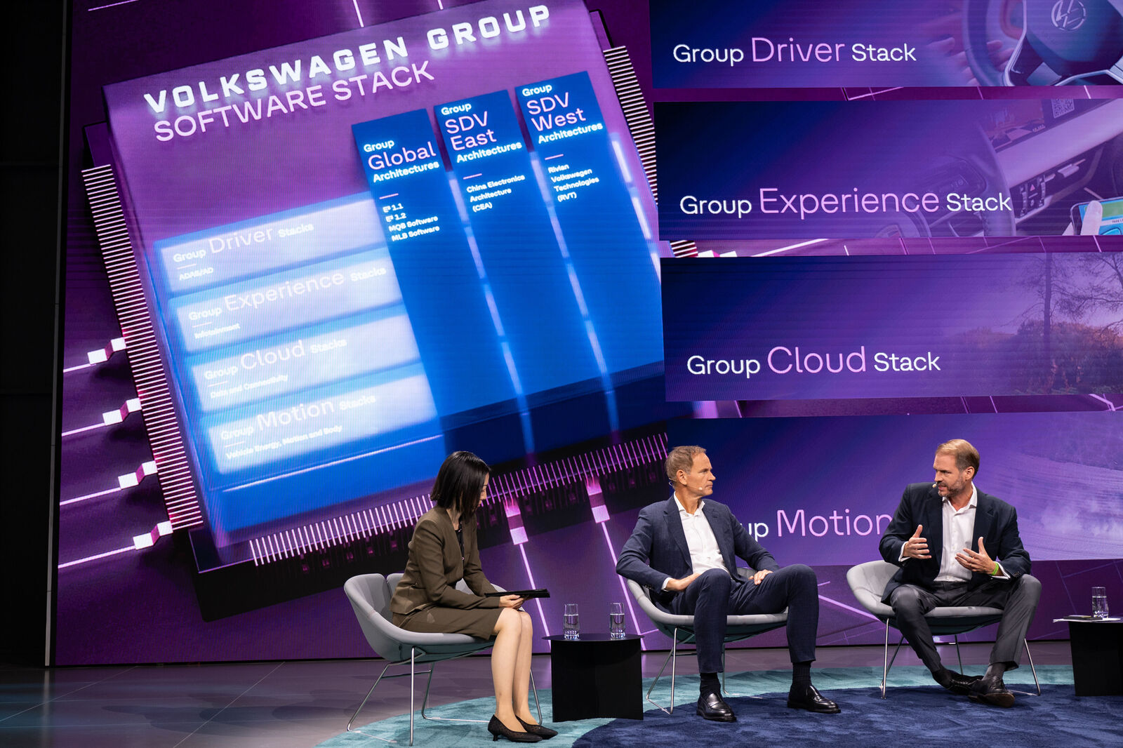 Kana Inagaki (Financial Times), Oliver Blume (CEO, Volkswagen Group & Porsche AG) and Peter Bosch (CEO, CARIAD) at the Opening Talk: Software as Driver for the European Automative Industry