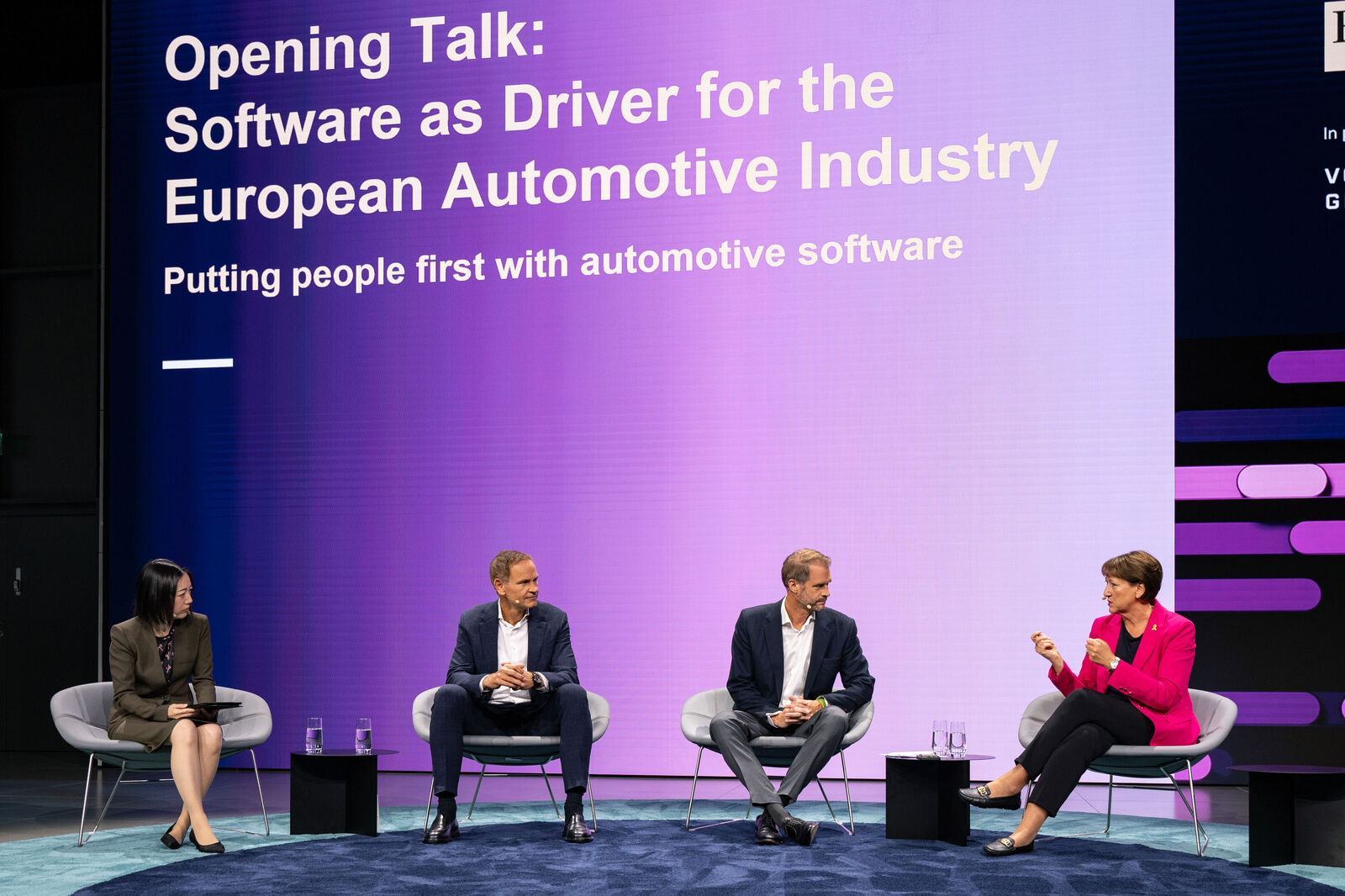 Kana Inagaki (Financial Times) with Oliver Blume (CEO, Volkswagen Group & Porsche AG), Peter Bosch (CEO, CARIAD) and Hildegard Müller (President, German Association of the Automotive Industry)