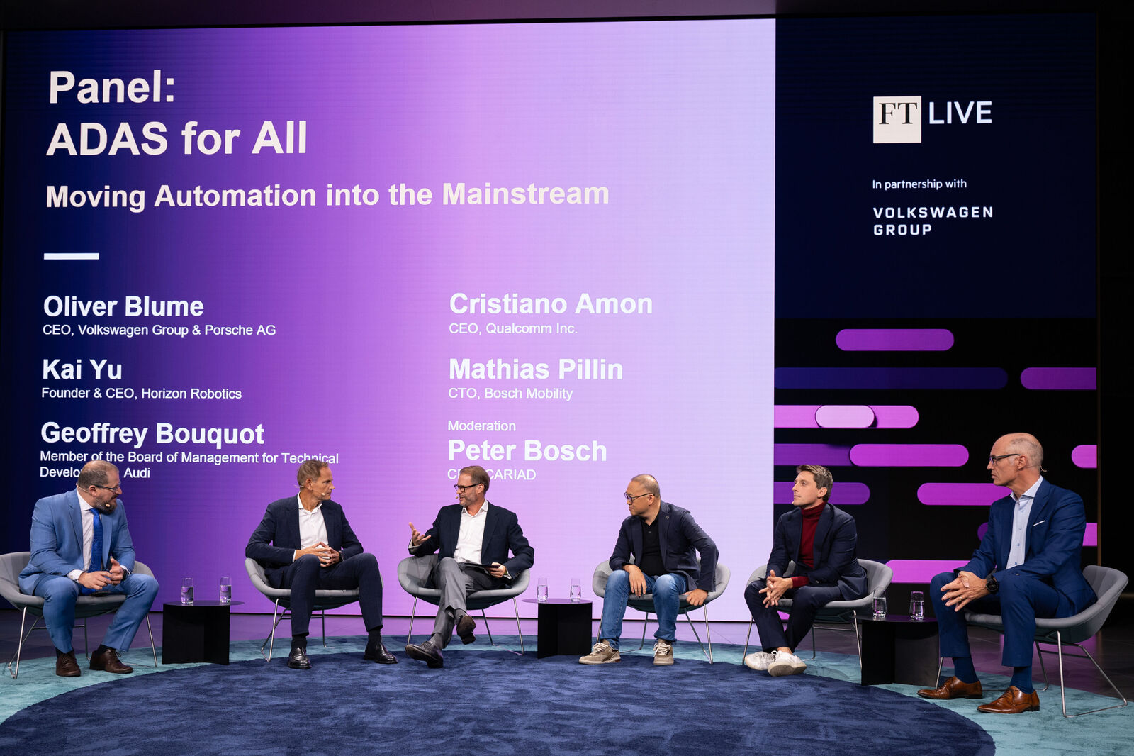 Cristiano Amon (CEO, Qualcomm Inc.), Oliver Blume (CEO, Volkswagen Group & Porsche AG), Peter Bosch (CEO, CARIAD), Kai Yu (Founder & CEO, Horizon Robotics), Geoffrey Bouquot (Mitglied des Vorstands für Technische Entwicklung, Audi) und Mathias Pillin (CTO, Bosch Mobility) beim Panel Talk ADAS for ALL