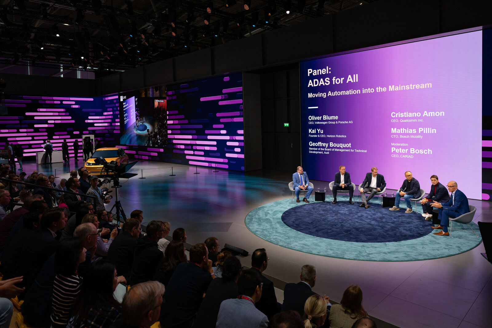 Cristiano Amon (CEO, Qualcomm Inc.), Oliver Blume (CEO, Volkswagen Group & Porsche AG), Peter Bosch (CEO, CARIAD), Kai Yu (Founder & CEO, Horizon Robotics), Geoffrey Bouquot (Mitglied des Vorstands für Technische Entwicklung, Audi) und Mathias Pillin (CTO, Bosch Mobility) beim Panel Talk ADAS for ALL