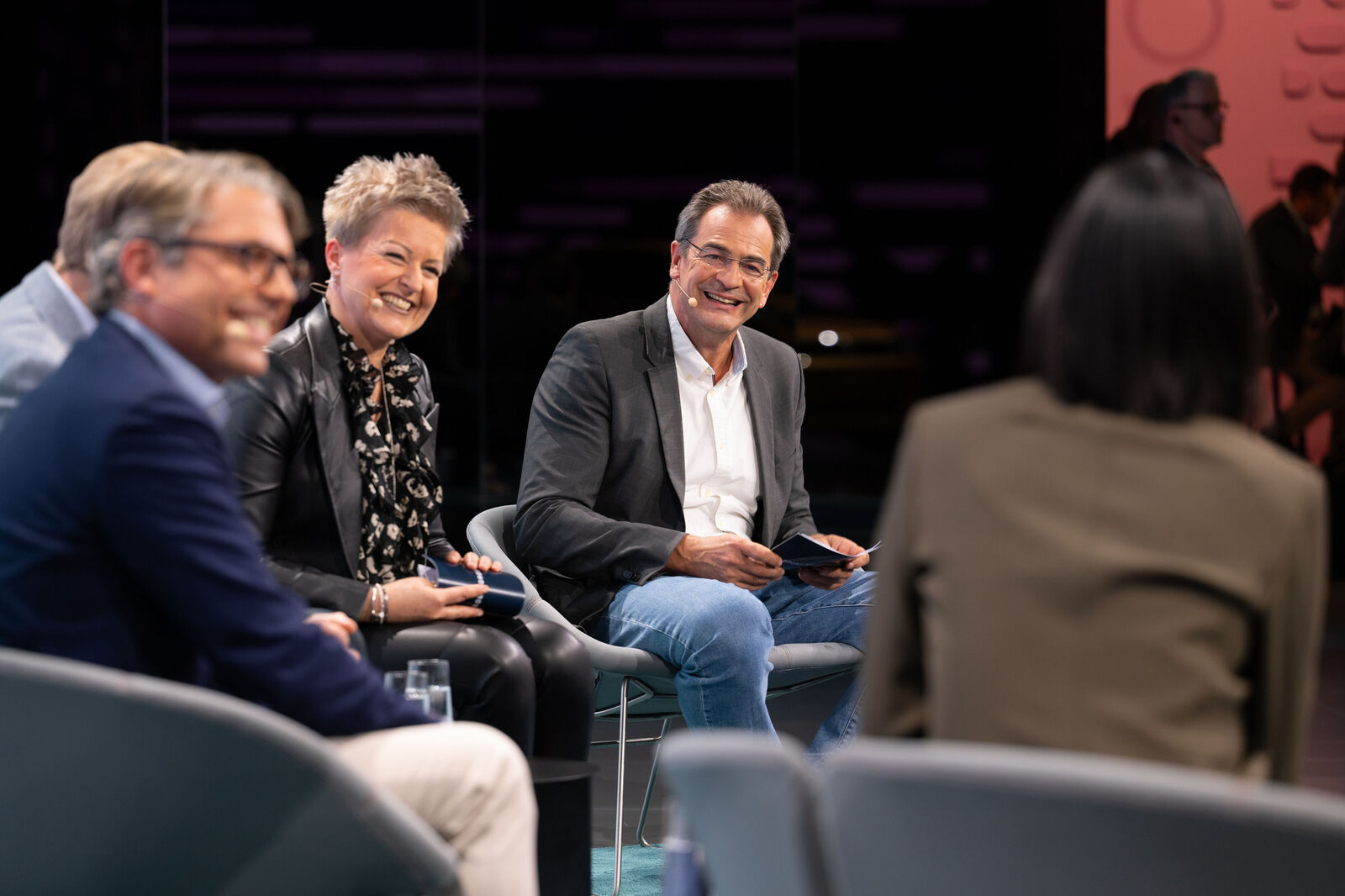 Daniel Fazelzad (Senior Vice President Digital Advertising, Deutsche Telekom), Tobias Henz (Partner, McKinsey & Co), Carmen Schmidt (Chief Business Officer, Volkswagen Group) and Alexander Straub (EVP Tech and Partner Strategy, Cariad) at the Panel Talk Corporate Incubators