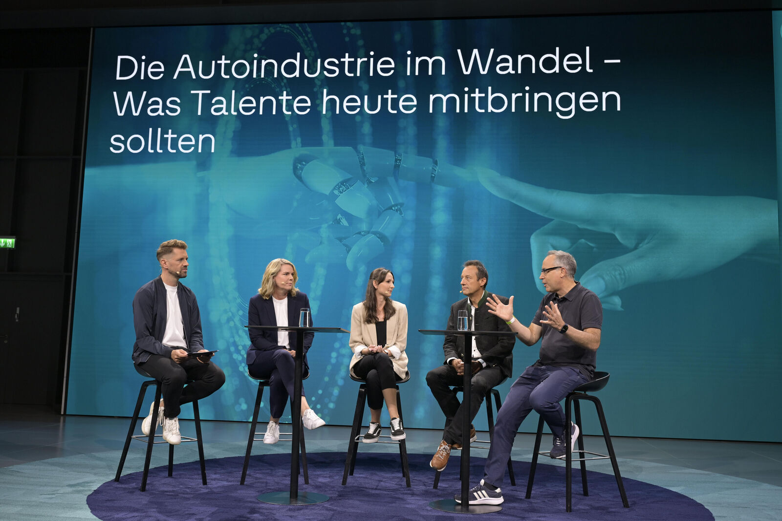 Vivid discussion at the Panel Talk about the new requirements profile for talent in the automotive industry