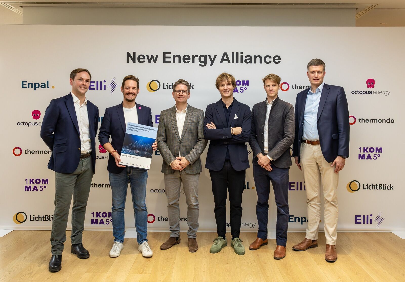 Die E-Fahrzeugbatterie als Treiber der Energiewende: Studie von Roland Berger beziffert Milliarden-Potenzial für Dezentrale Energien in Deutschland