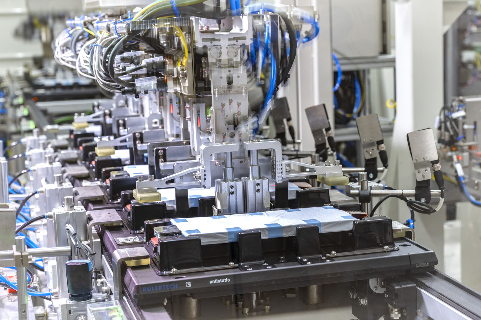 Start für Europäische Batteriezellfertigung: PowerCo nimmt Gigafabrik Salzgitter in Betrieb