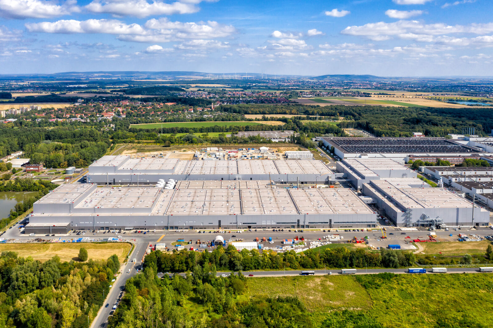 Start für Europäische Batteriezellfertigung: PowerCo nimmt Gigafabrik Salzgitter in Betrieb