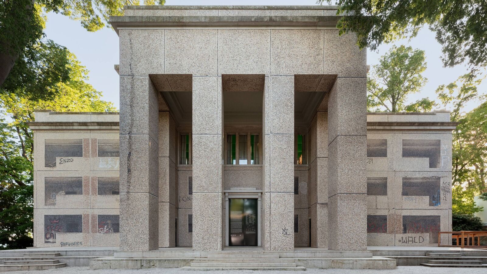Der Deutsche Pavillon. Sung Tieu, Human Dignity Shall Be Inviolable, 2026. Courtesy the Artist.