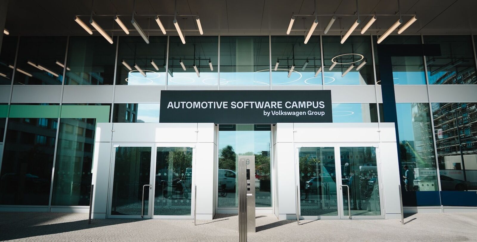 Eingang zum Automotive Software Campus von Volkswagen Group