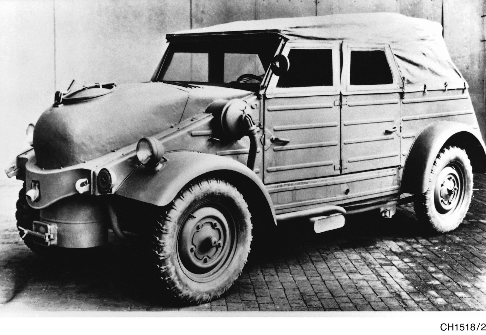 Volkswagen Typ 82 mit Holzgasgenerator Das Fahrzeug stammt aus dem Jahr 1944