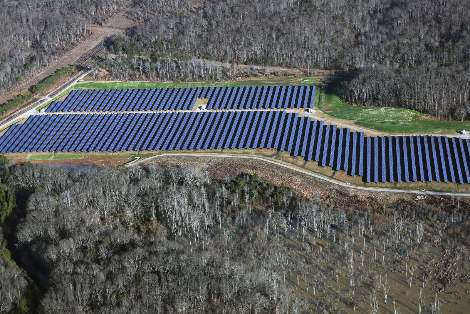 Volkswagen inaugurates solar park in the USA