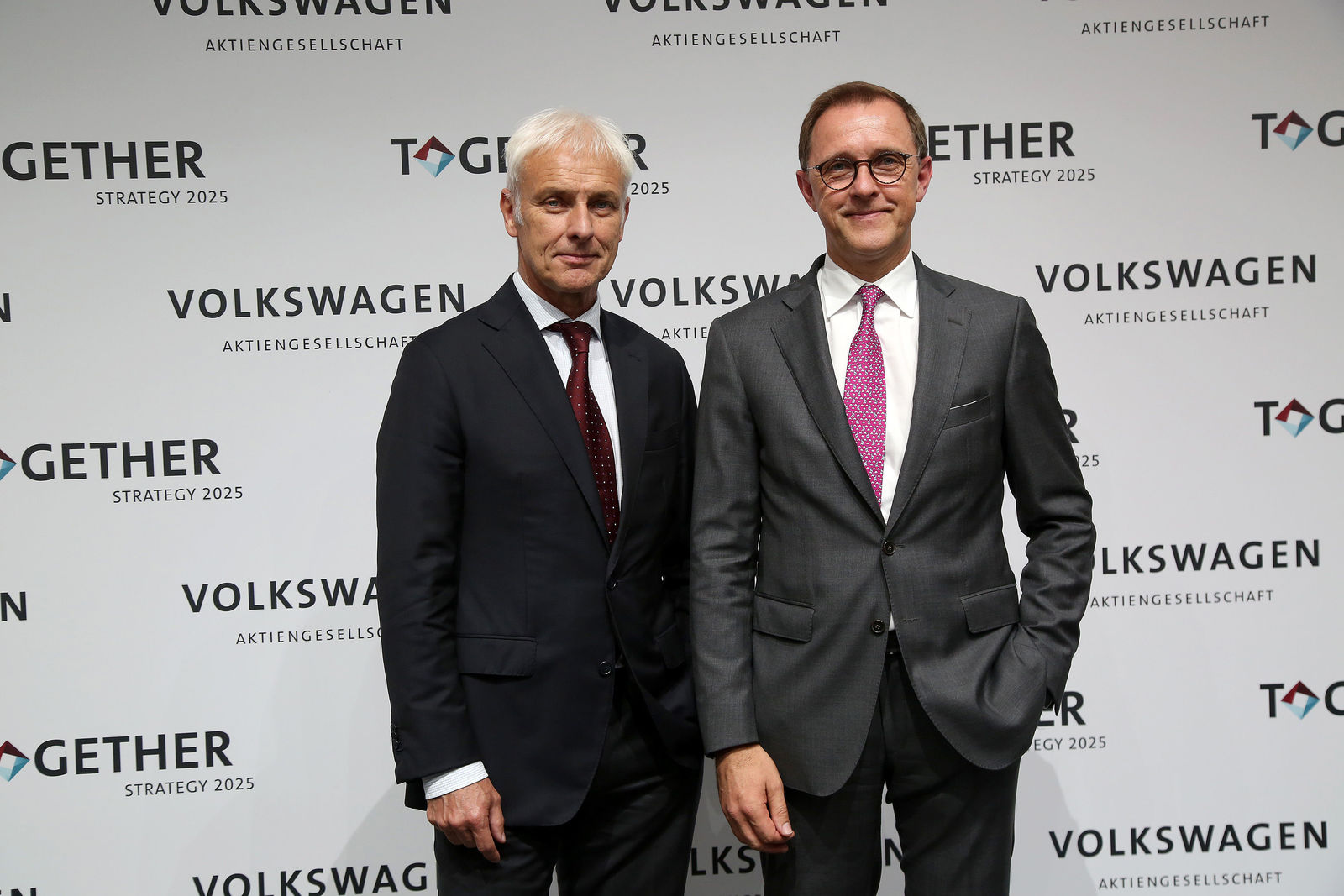 Vorstandsvorsitzender Matthias Müller und Konzernstratege Thomas Sedran bei der Präsentation des neuen Volkswagen Zukunftsprogramm „TOGETHER – Strategie 2025" in Wolfsburg.