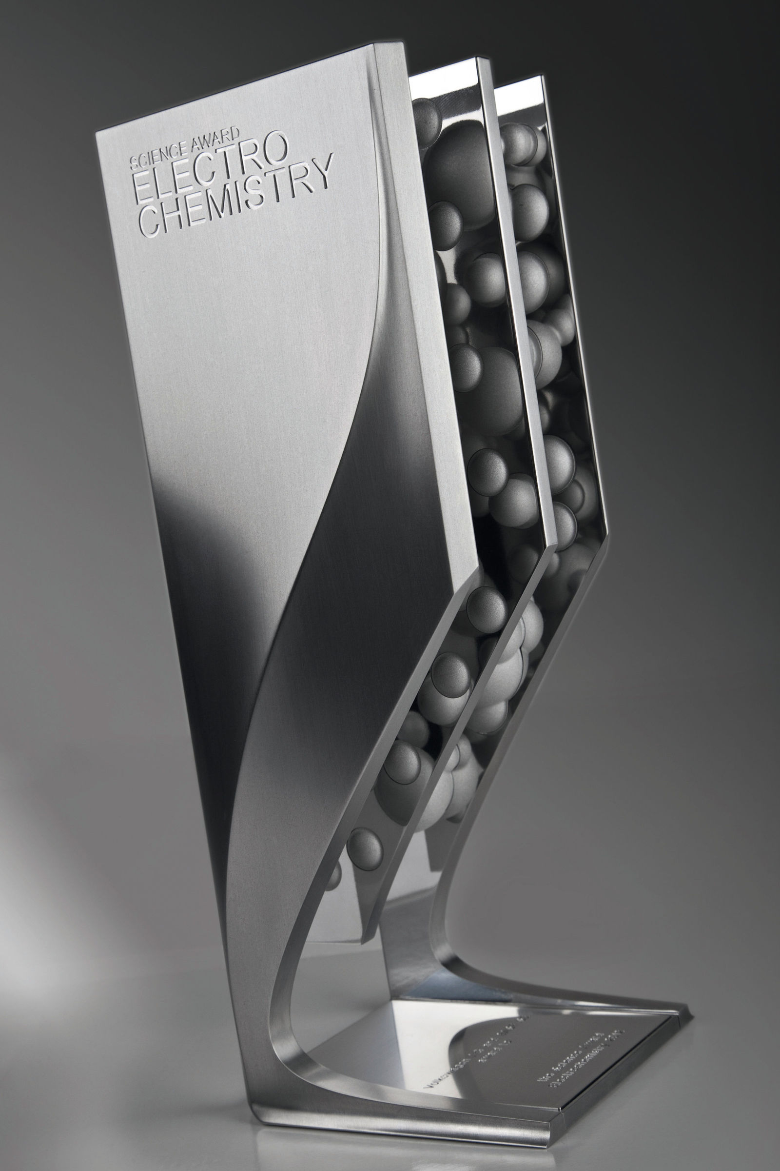 Volkswagen and BASF present “Science Award Electrochemistry”