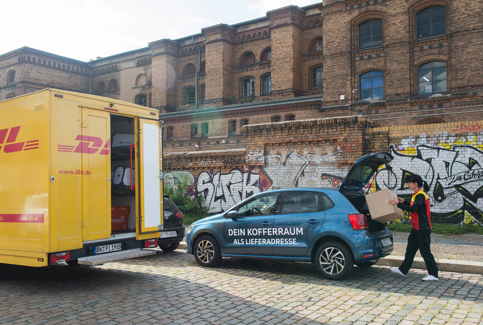 Paketzustellung leicht gemacht: Volkswagen und DHL starten Pilotprojekt für Lieferung in Kofferraum