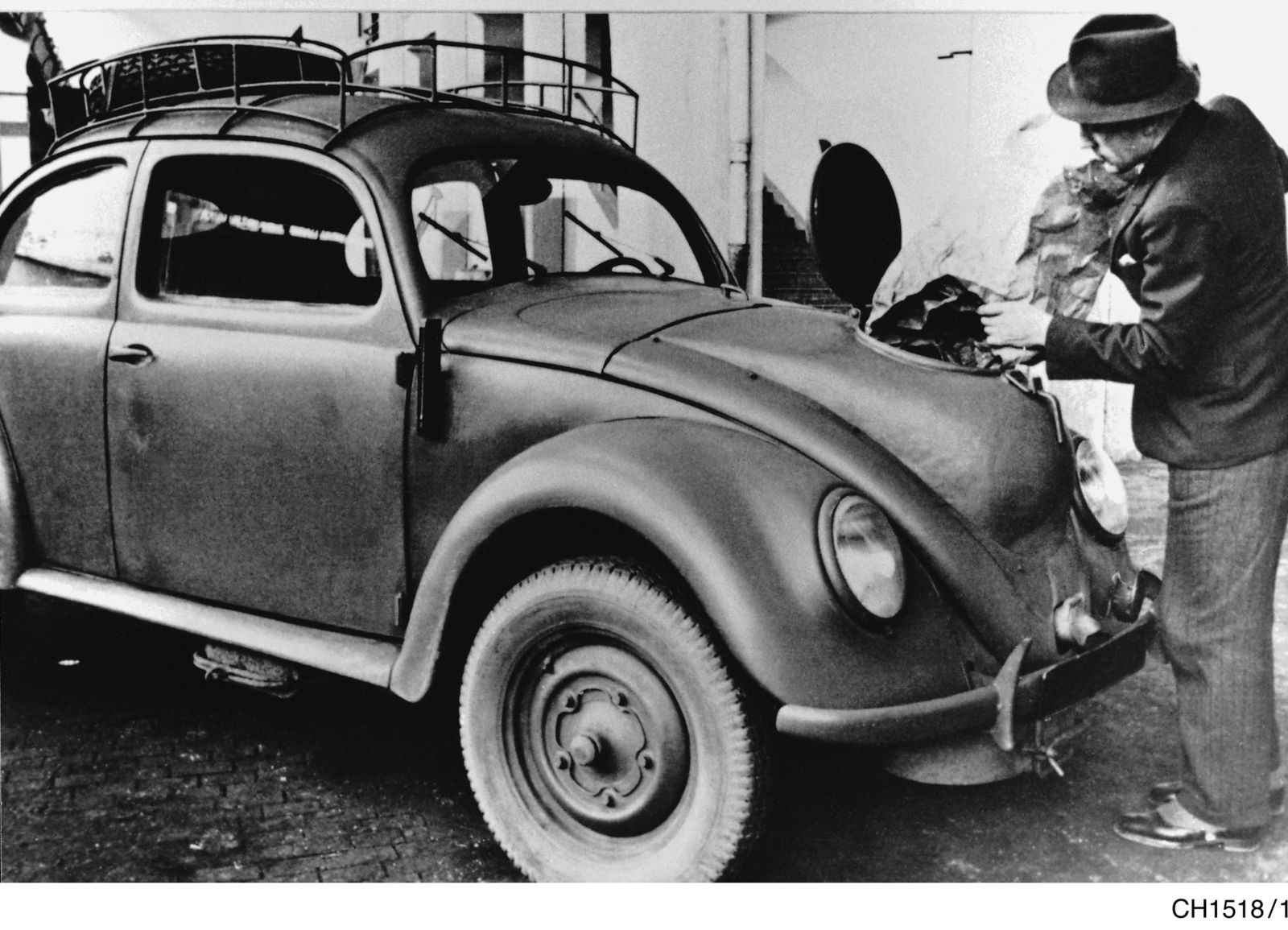 Volkswagen Typ1 mit Holzkohlengasanlage aus dem Jahr 1944