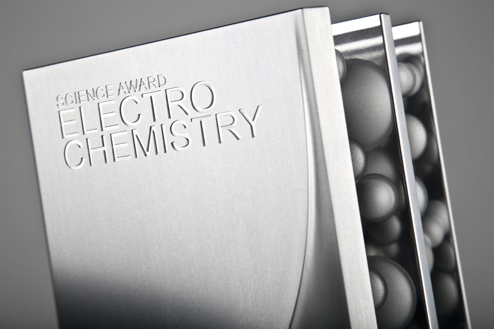 Volkswagen and BASF present “Science Award Electrochemistry”