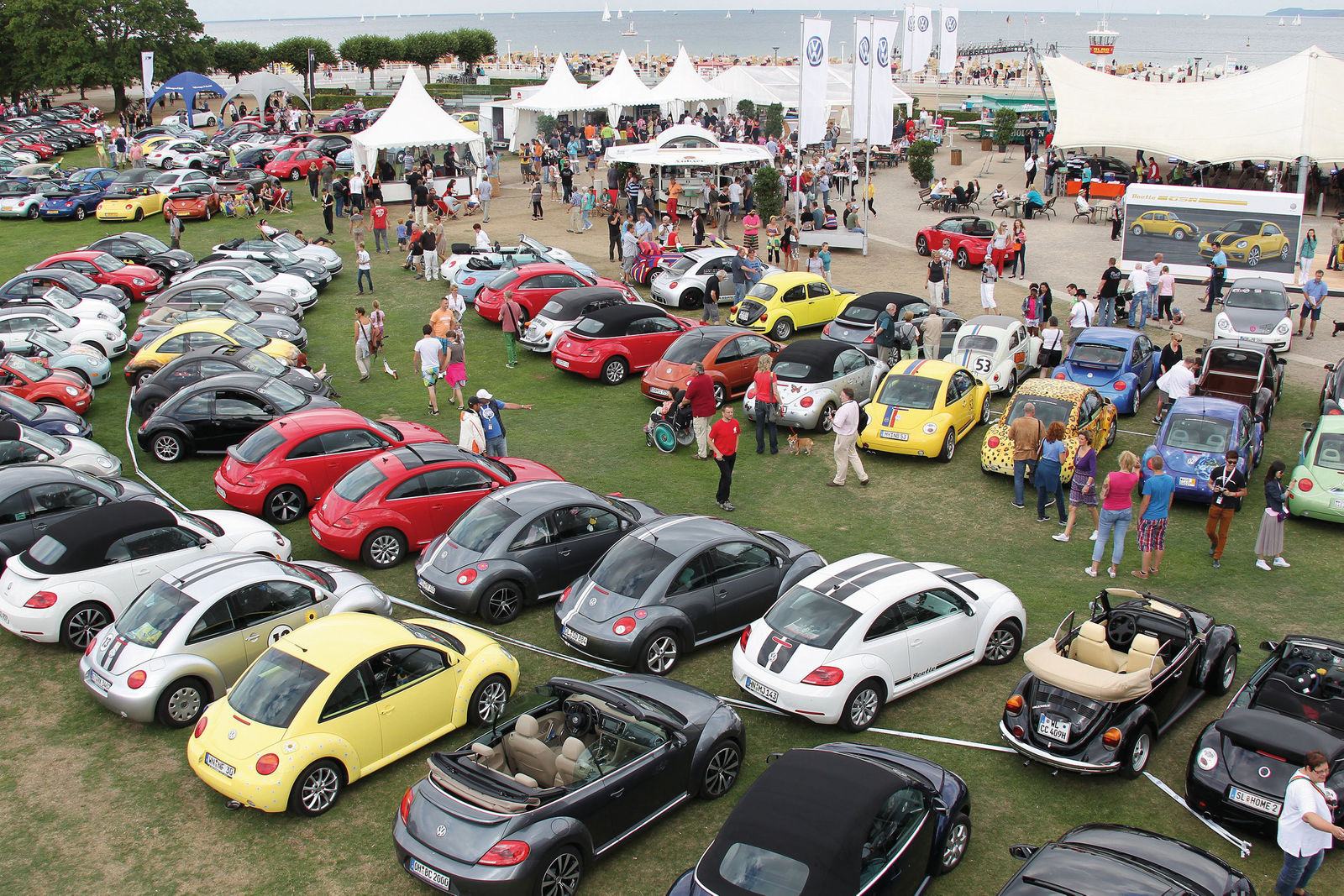 The Beetle Sunshinetour 2013 leads to Brügmanngarten Travemünde at the Baltic Sea