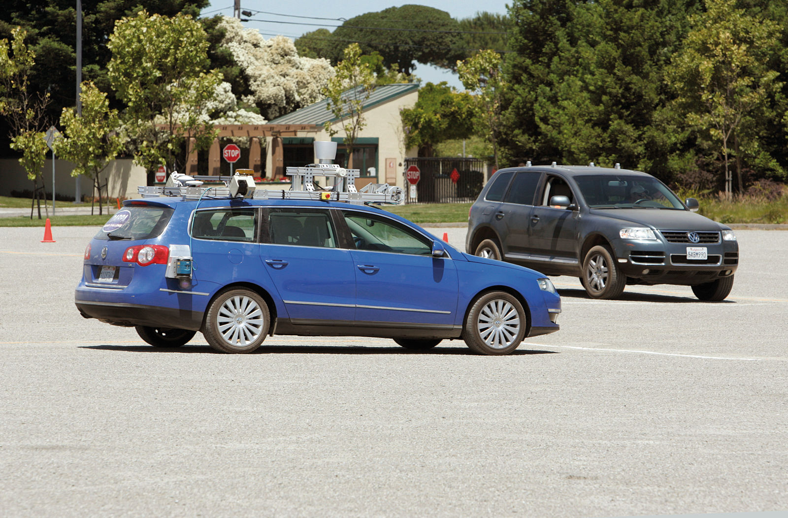 2007 DARPA Urban Challenge in the US, Passat Variant and Touareg