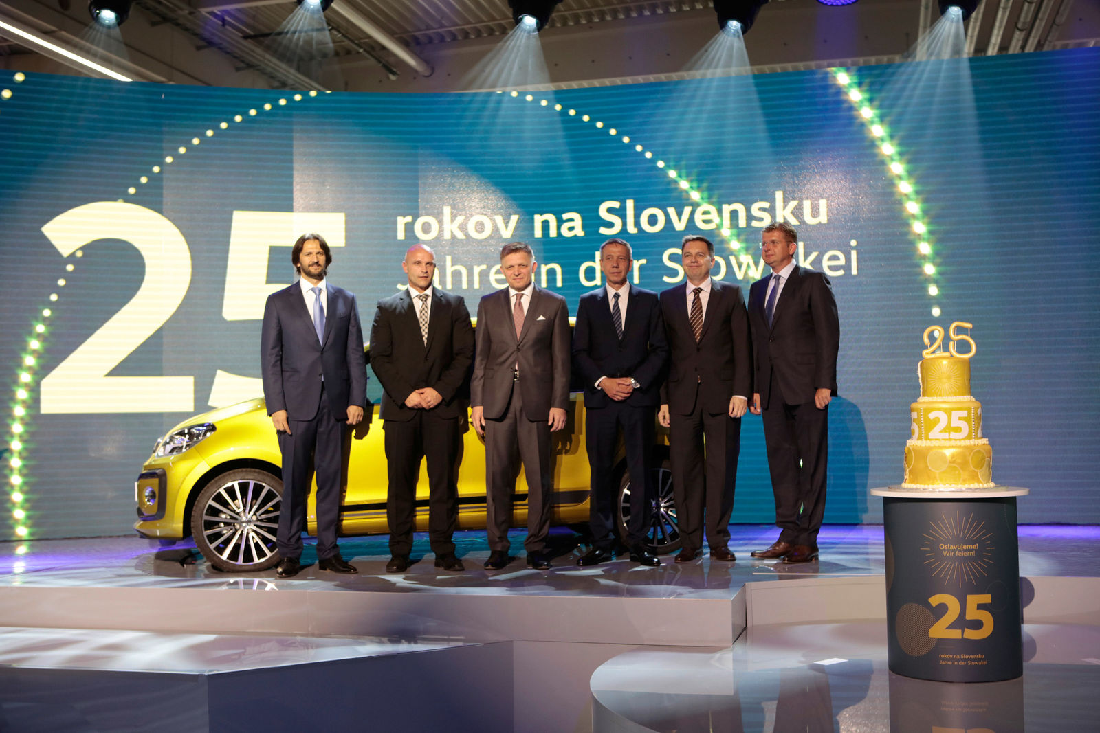Slovak politicians visit Volkswagen Slovakia on the occasion of the company‘s 25th anniversary