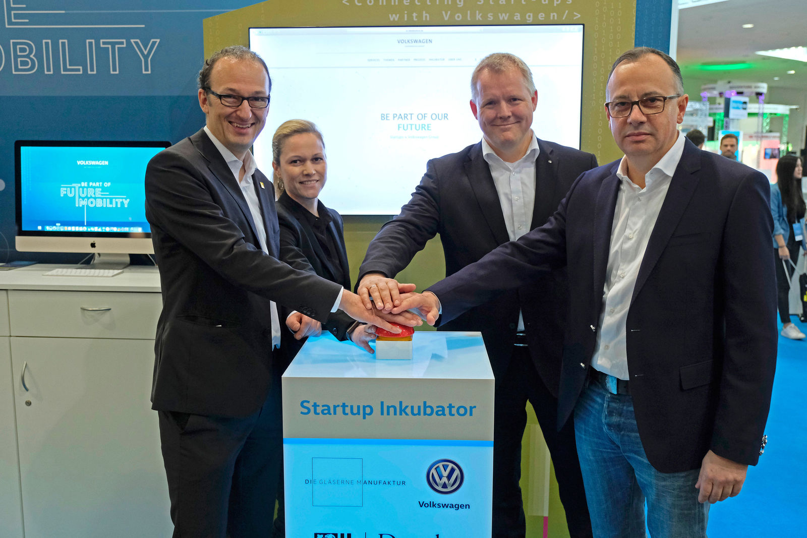 Auf der CeBIT 2017: Gläserne Manufaktur startet mit einem Startup-Inkubator-Programm in Dresden 