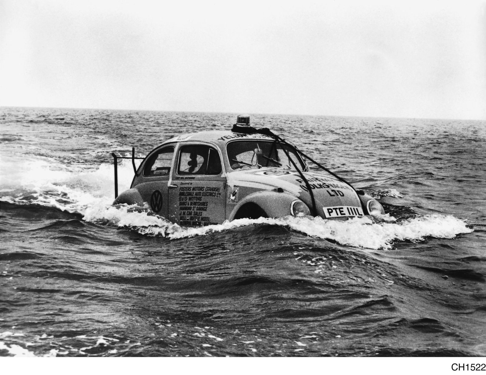 Malcolm Buchanan auf seiner Ueberfahrt von der Isle of Mann durch die Irische See in seinem landlaeufigen Kaefer